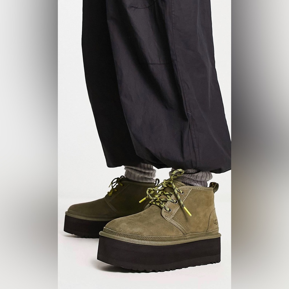 UGG Neumel heritage platform boots in Burnt Olive Size 6